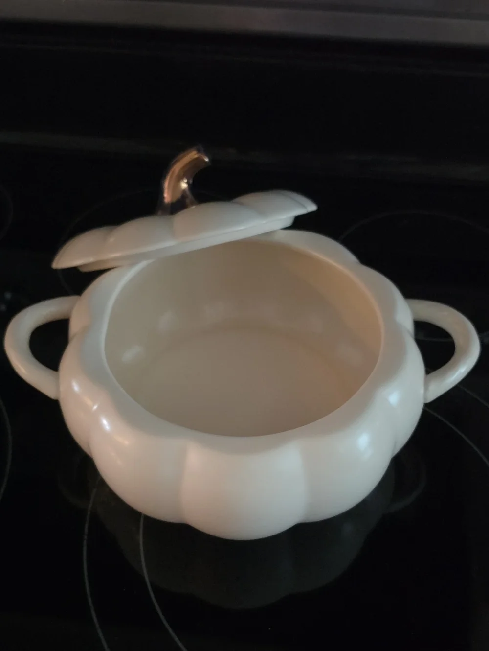 PFALTZGRAFF White Ceramic Pumpkin Casserole Dish with Gold Stem